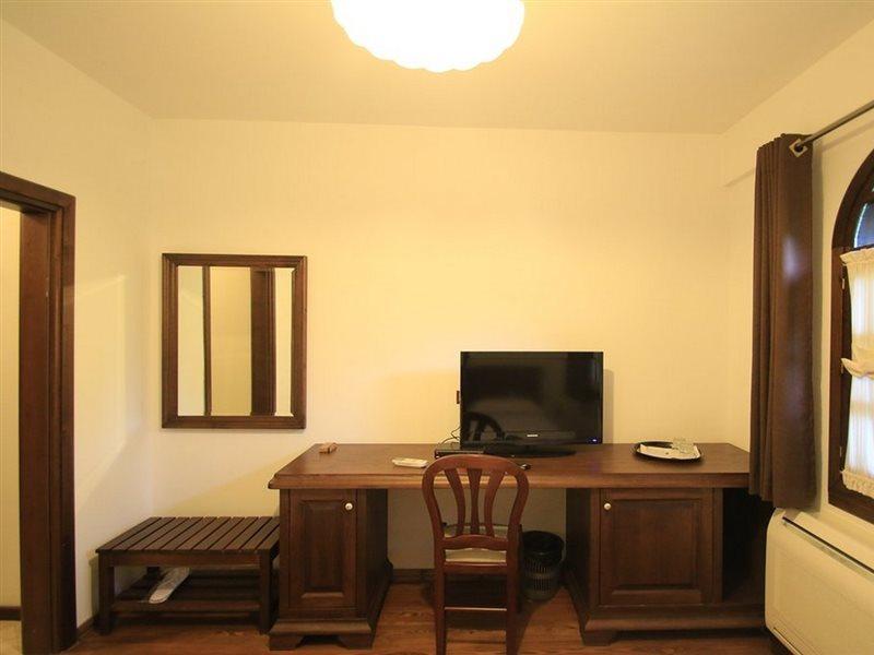 בראט Boutique Hotel Muzaka מראה חיצוני תמונה