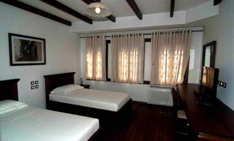 בראט Boutique Hotel Muzaka מראה חיצוני תמונה