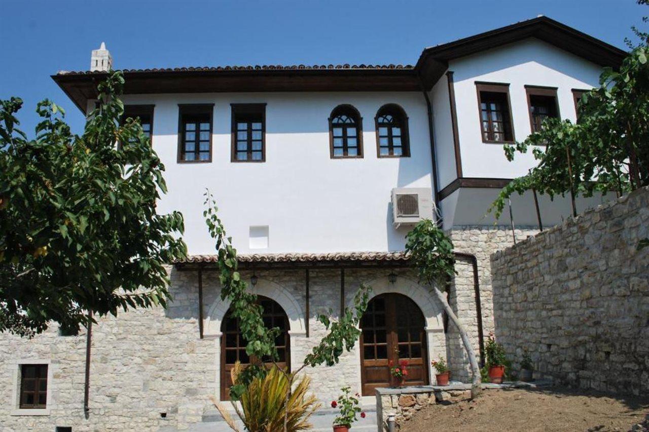 בראט Boutique Hotel Muzaka מראה חיצוני תמונה