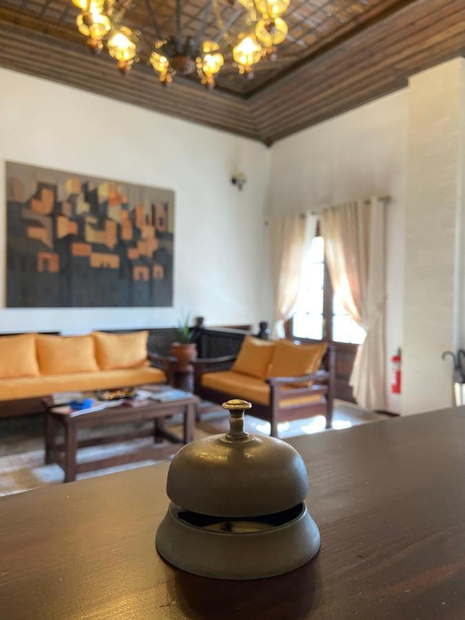 בראט Boutique Hotel Muzaka מראה חיצוני תמונה