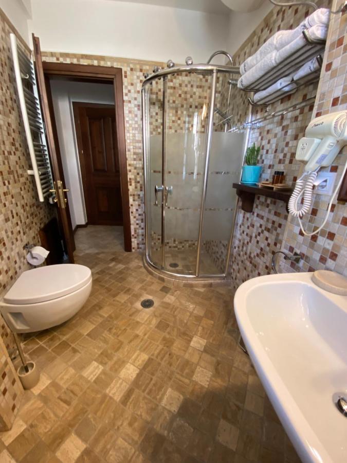 בראט Boutique Hotel Muzaka מראה חיצוני תמונה