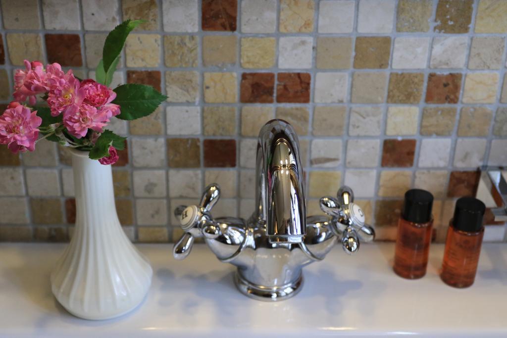 בראט Boutique Hotel Muzaka מראה חיצוני תמונה