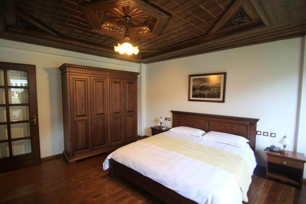 בראט Boutique Hotel Muzaka מראה חיצוני תמונה