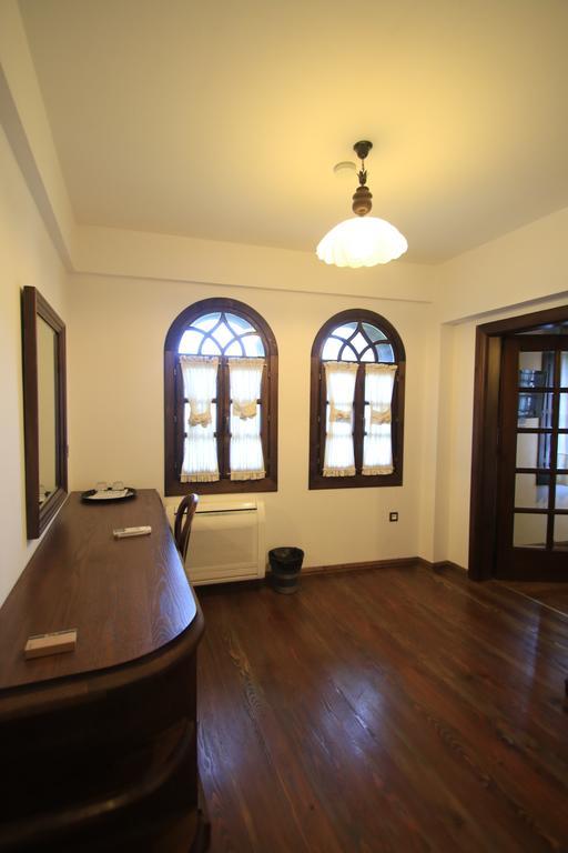 בראט Boutique Hotel Muzaka מראה חיצוני תמונה