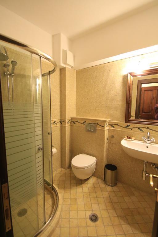 בראט Boutique Hotel Muzaka מראה חיצוני תמונה
