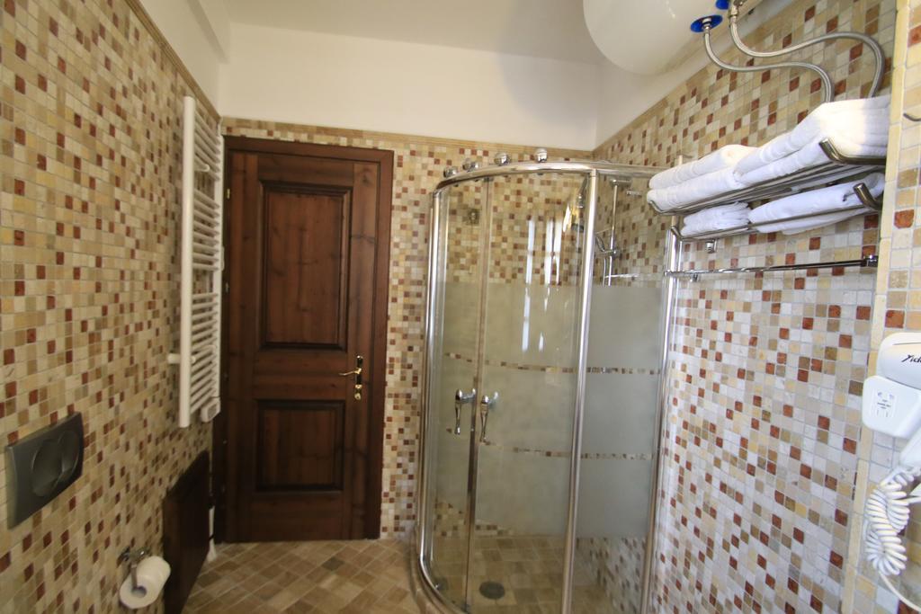בראט Boutique Hotel Muzaka מראה חיצוני תמונה