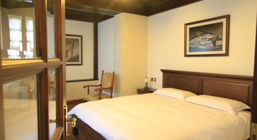 בראט Boutique Hotel Muzaka מראה חיצוני תמונה